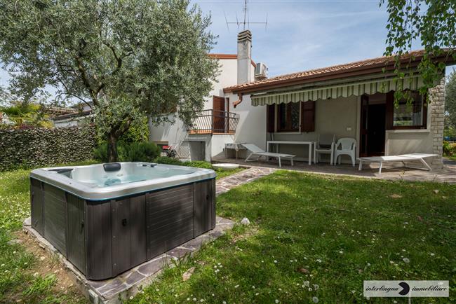 Detached holiday villa in Lazise